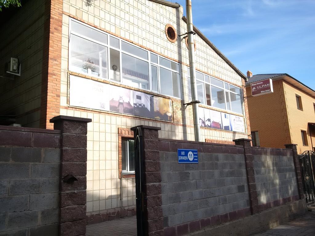 Ulpan Mini Hotel Astana Exterior foto